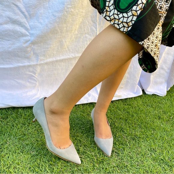 Manolo Blahnik BB Pointed Toe 50mm Kitten Heel Pump in Grey Suede - Picture 6 of 13